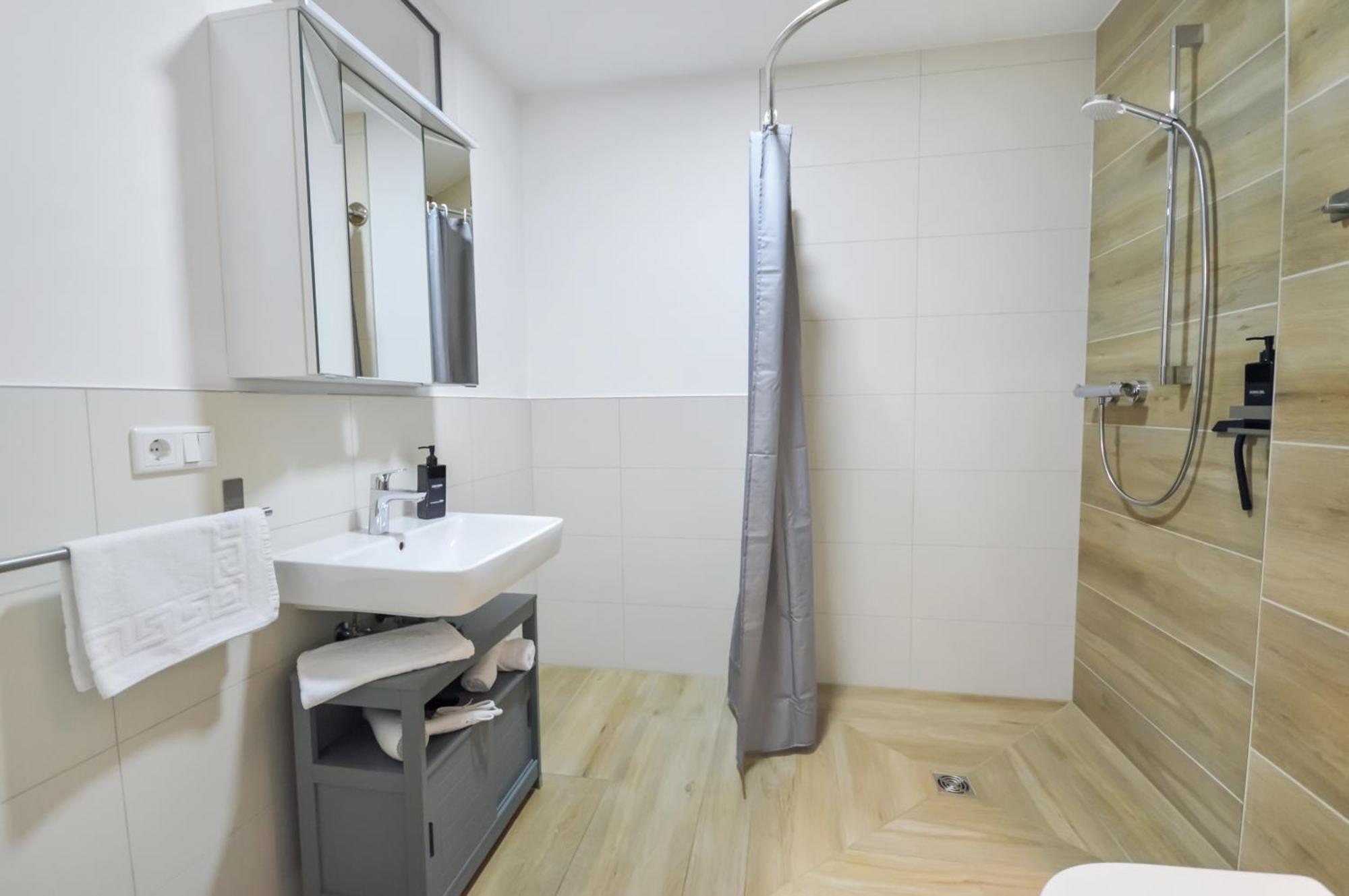 Apartment At Weinmeister - Life & Style